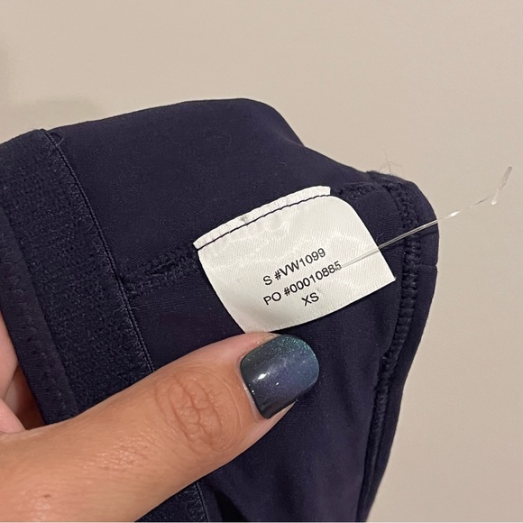 Vuori Women's Vuori AllTheFeels™ Bra in Jet Size XS - Picture 8 of 8